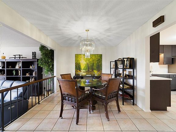 4th image of 692 LAKE VILLAS DRIVE