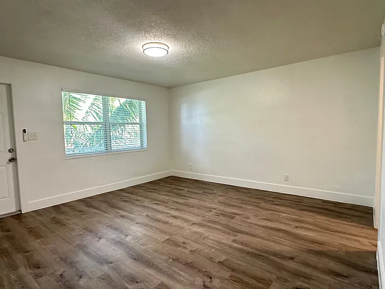 1821 Thomas St #0 — Photo 8