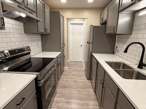 5th image of 569 Somerset Ln APT 7