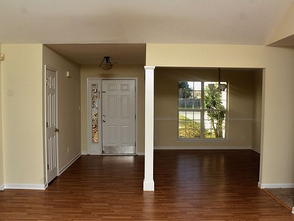 3rd image of 109 Thorton Dr