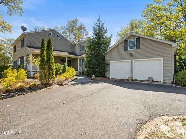 82 Larkin Place, Oakhurst, NJ 07755