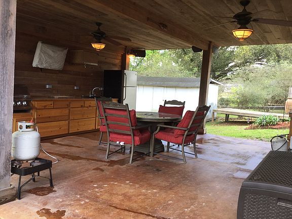 Outdoor Kitchen