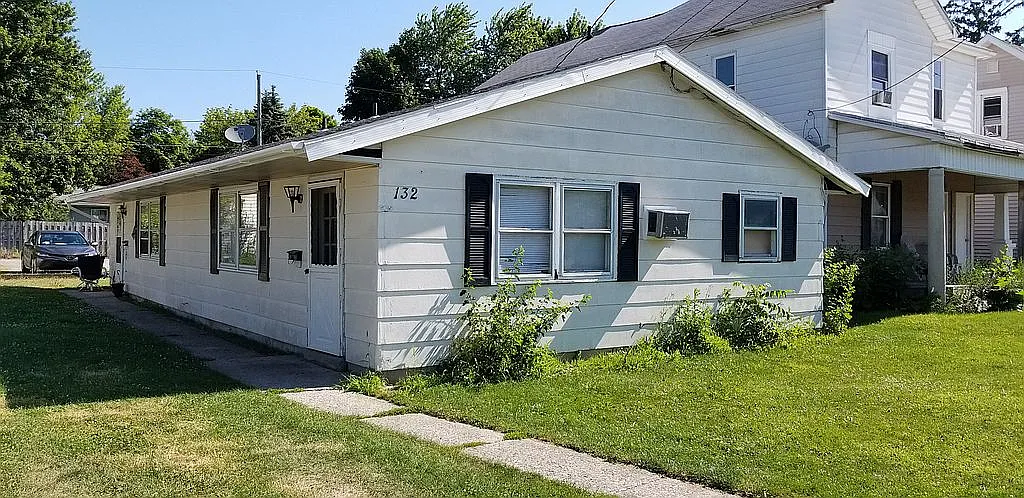 132 Monroe Ave photo 1