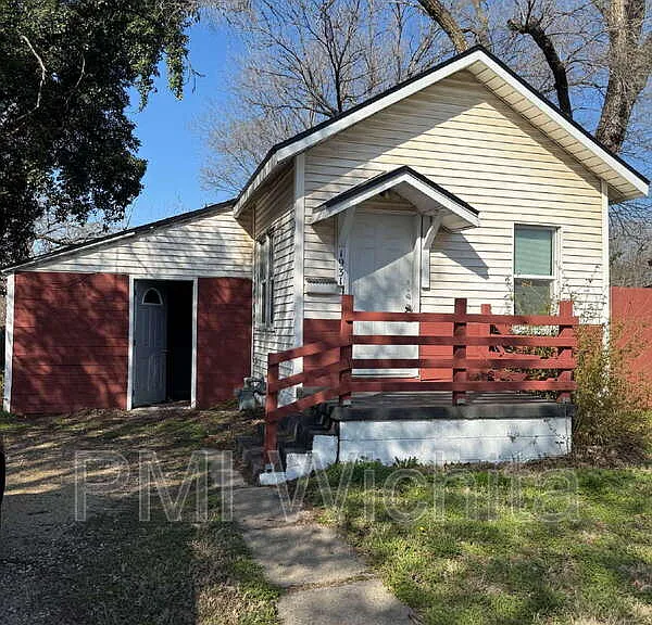 1931 S Washington Ave — Photo 1