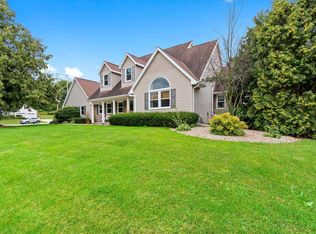 1739 Surrey Trl, Green Bay, WI 54313