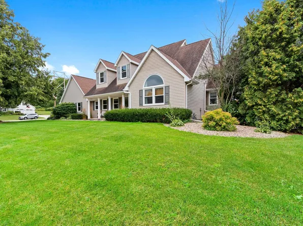 1739 Surrey Trl, Green Bay, WI 54313