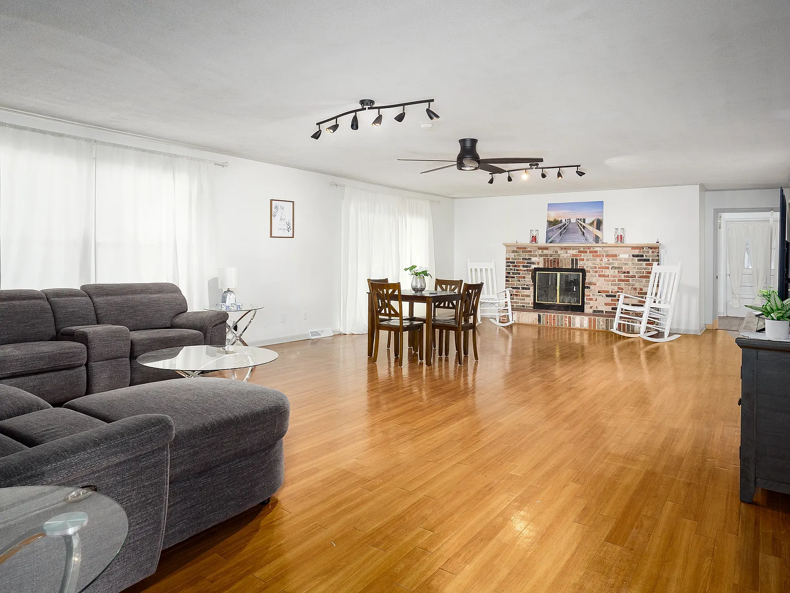 104 Harris Dr — Photo 3