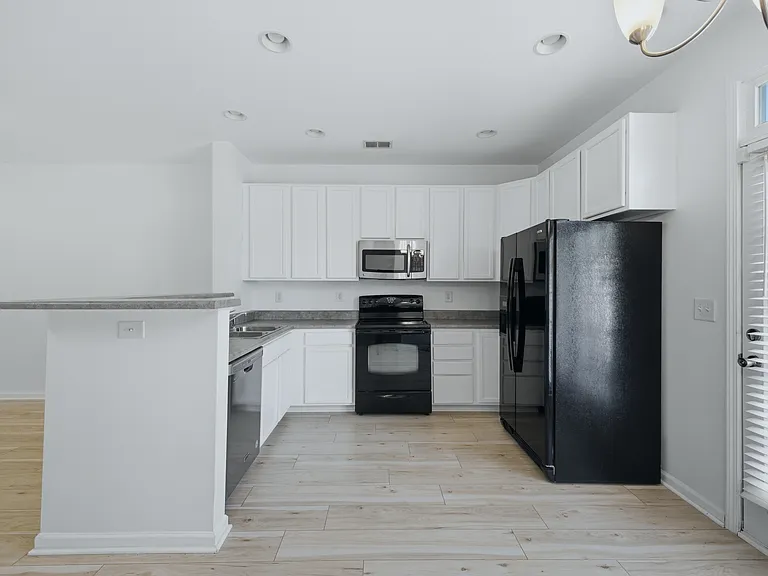 205 Azteca Dr — Photo 13