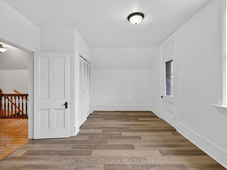 56 Grosvenor Ave — Photo 29