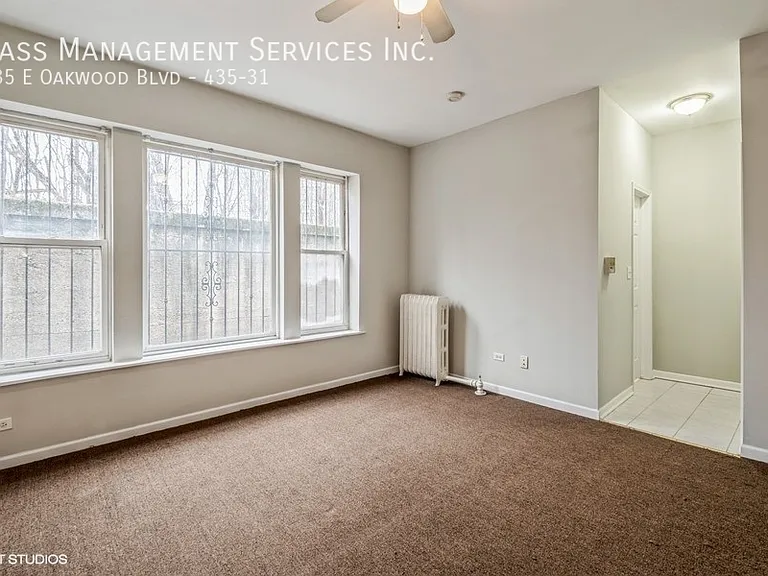 427-39 E Oakwood Blvd — Photo 23