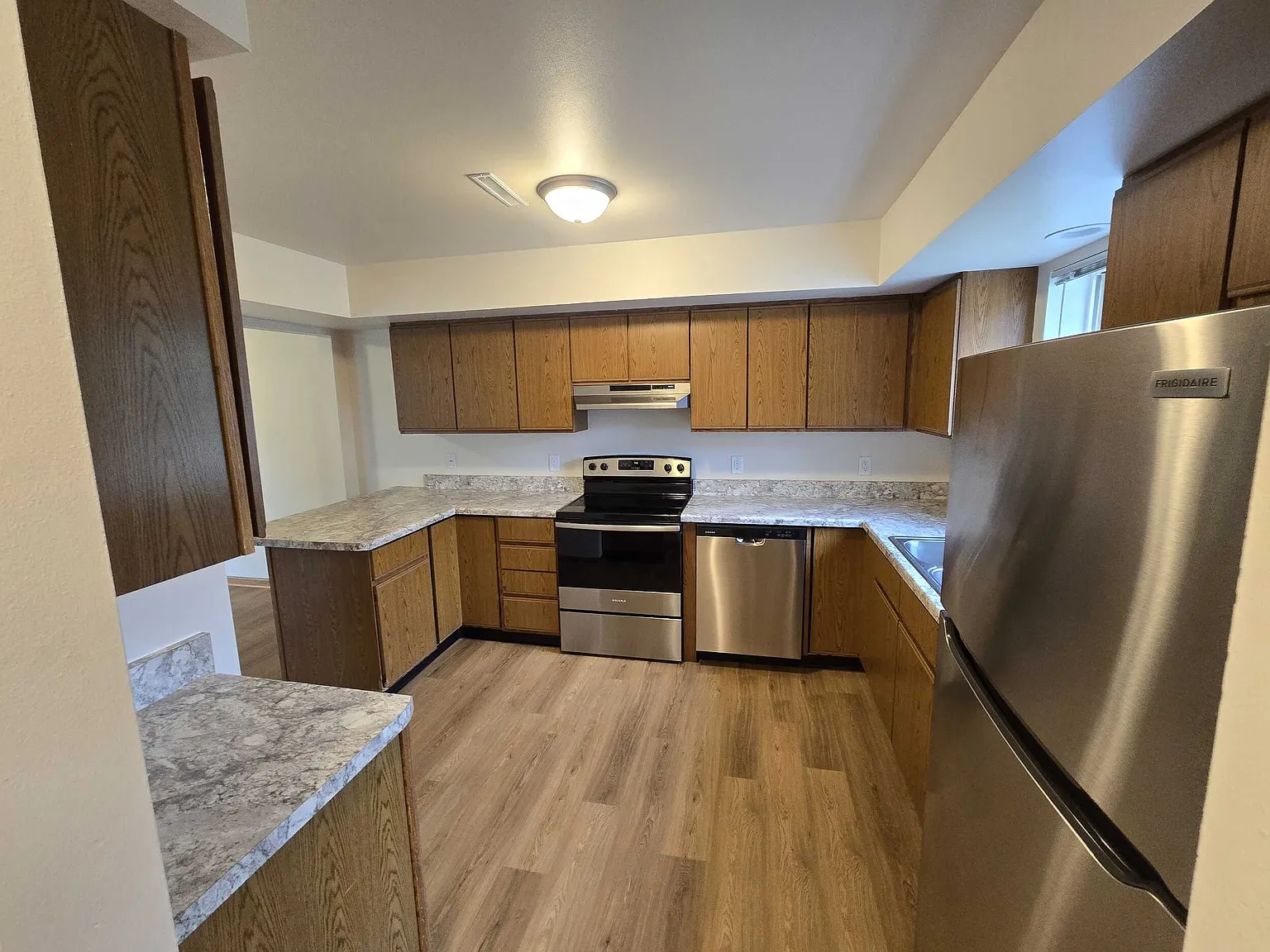 3 bed, 1.5 bath, 1200 sqft, $1,875 — Photo 3