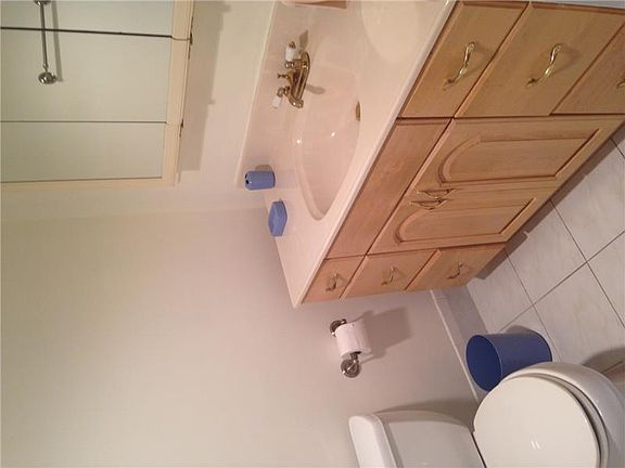 5th image of 200 172nd St APT 511