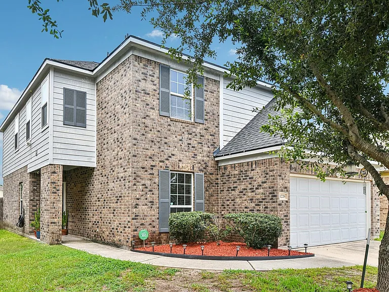 1226 Newsome Glenn Dr — Photo 2