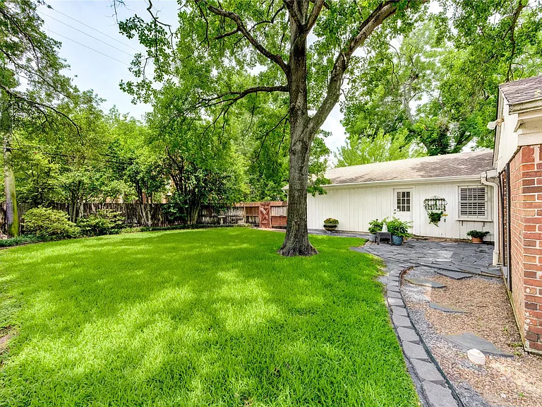 2602 Briarbrook Dr — Photo 3