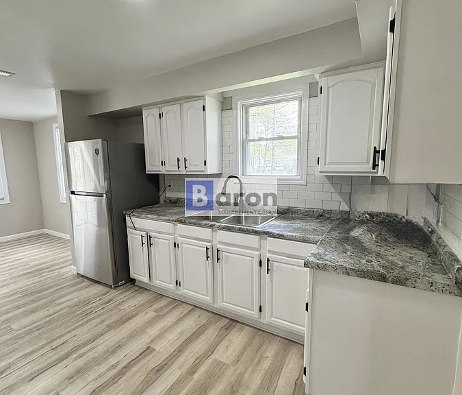 2923 Smalley Ave — Photo 12