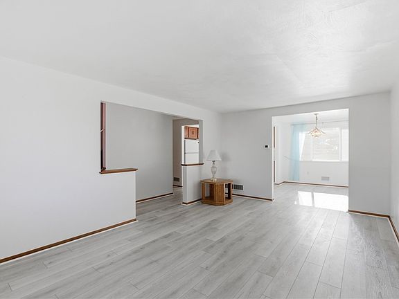 4th image of 1045 Fiddleback Dr