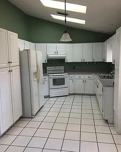 3 bed, 2.0 bath, 1446 sqft, $1,895 — Photo 3