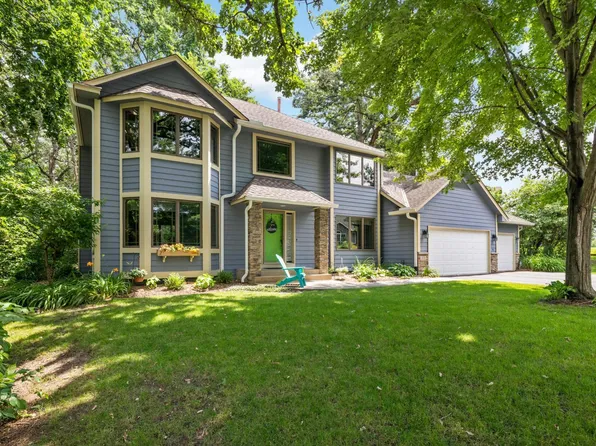 3210 Red Oak Dr, Eagan, MN 55121