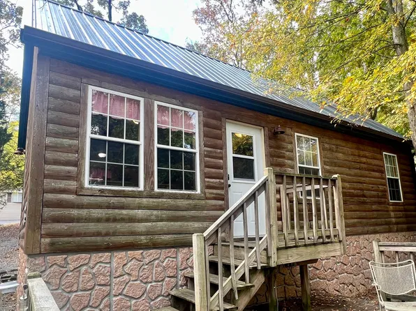 20 Mark Dr, Goreville, IL 62939