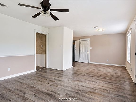 5th image of 1012 San Saba Dr