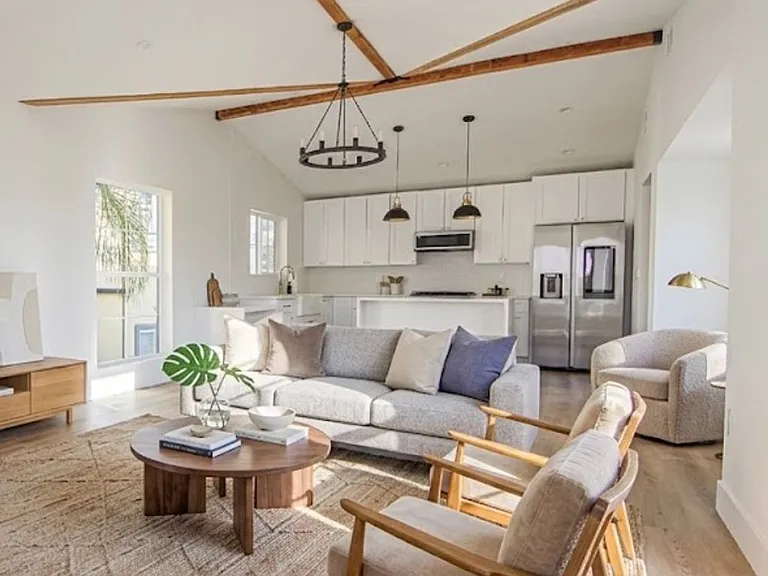 723 E Verdugo Ave #201 — Photo 4