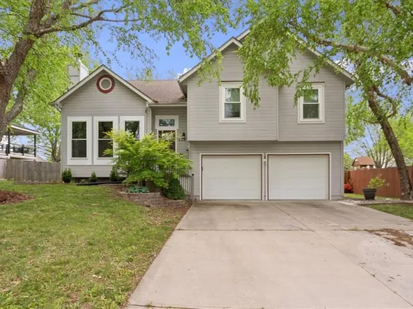 220 NE Fiddlewood Ave, Lees Summit, MO 64086