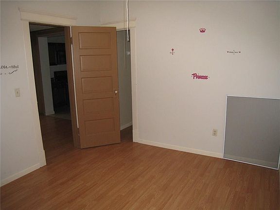 5th image of 319 E 29th St