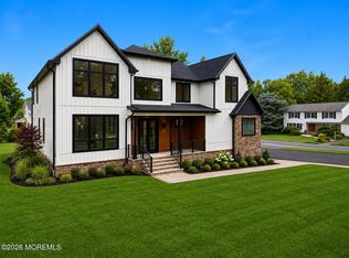 15 Hobart St, Marlboro, NJ 07746