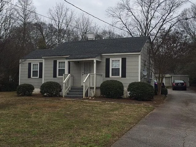 4 bed, 1200 sqft, $2,000 — Photo 2