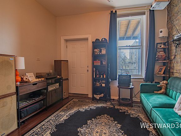 3rd image of 1453 W Huron St APT 2R