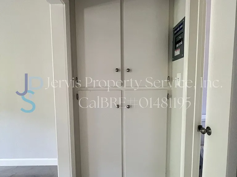 10321 Downey Ave #4 — Photo 6