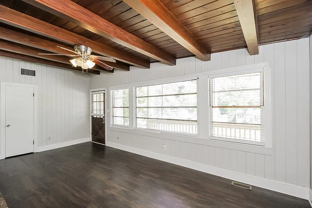 3 bed, 1.0 bath, 1127 sqft, $1,635 — Photo 4