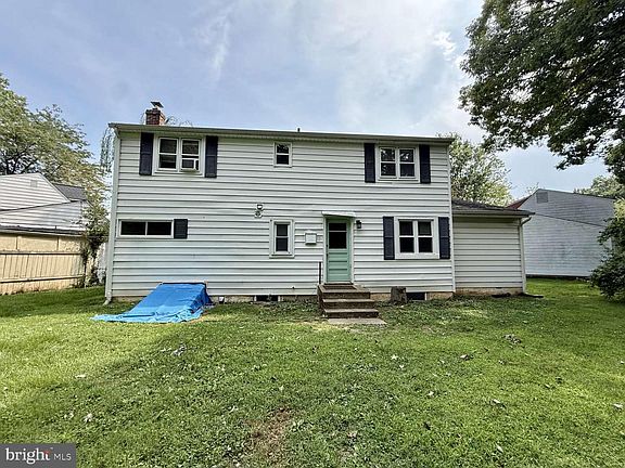 3rd image of 8 Connell Cir
