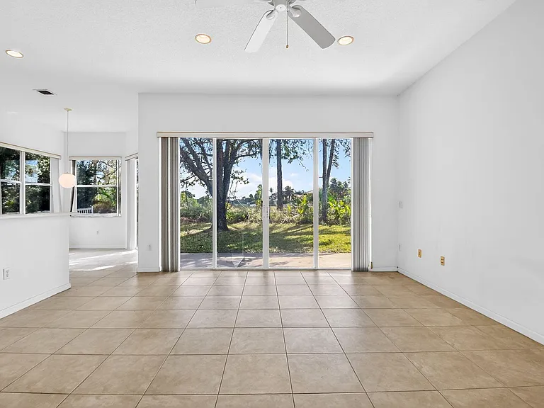 2431 Westmont Dr — Photo 12
