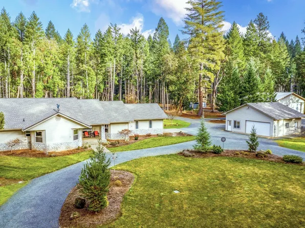 1075 Idlewild Dr, Cave Junction, OR 97523