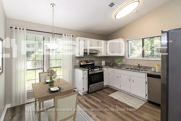 3 bed, 2.0 bath, 1500 sqft, $1,820 — Photo 2