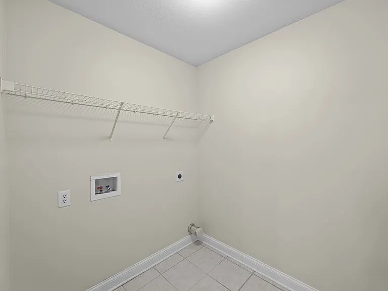 203 Macdonald Blvd — Photo 15