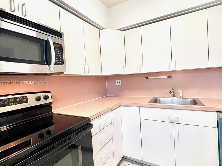 10178 Collins Ave #107 — Photo 14