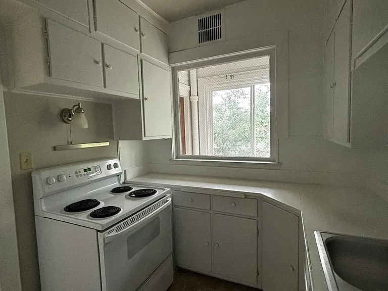 4700 SW Othello St #5 — Photo 3