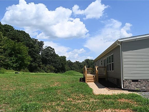 2nd image of 125 Luffman Rd