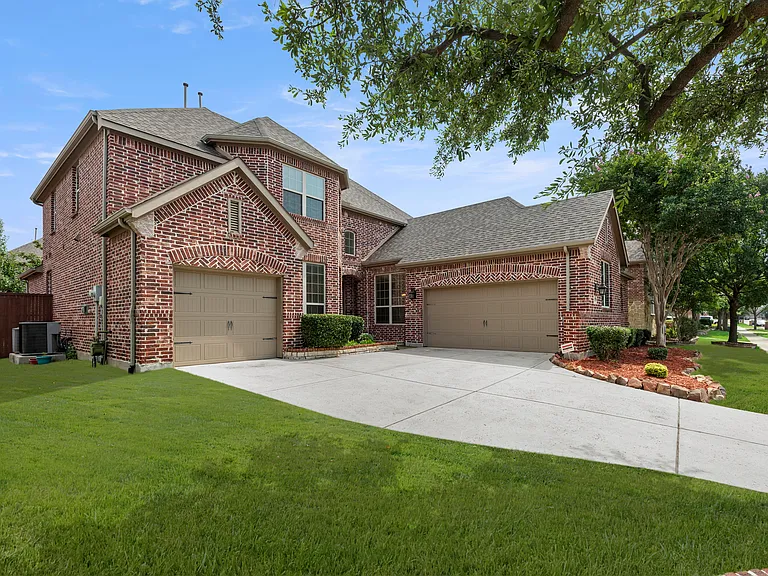 726 Sleepy Creek Dr — Photo 1