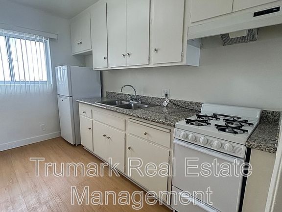5th image of 321 E Tujunga Ave #J