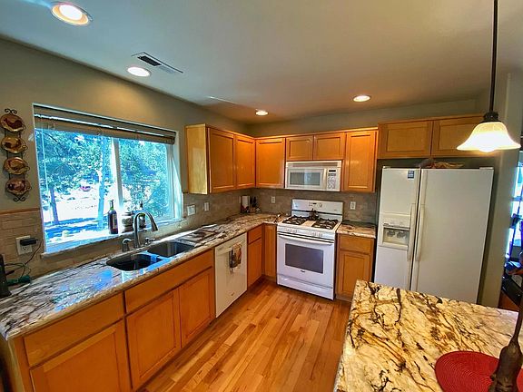 3rd image of 2487 Monterey Pines Dr