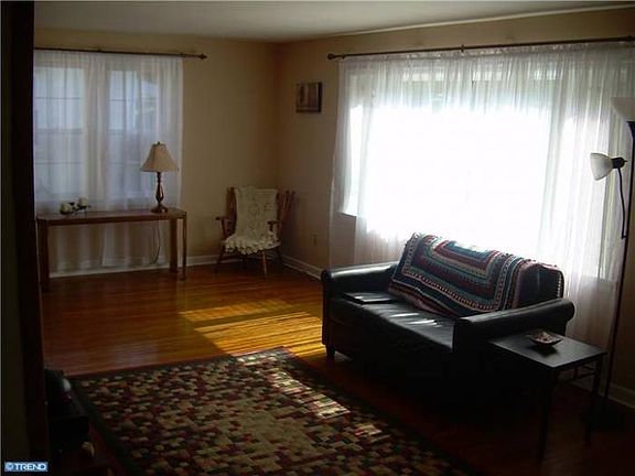4th image of 1505 Oak St