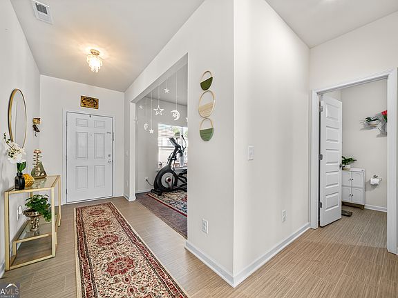 4th image of 99 Royal Oak Dr