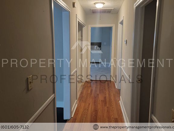 5th image of 251 W Santa Clair St