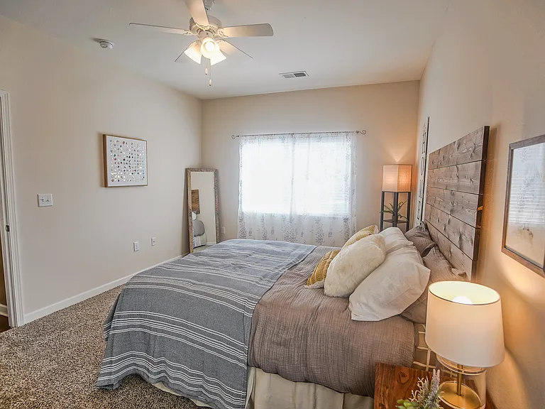 Chisholm Lake Apartments — Photo 21
