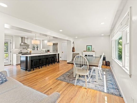 3rd image of 5 Banford Rd