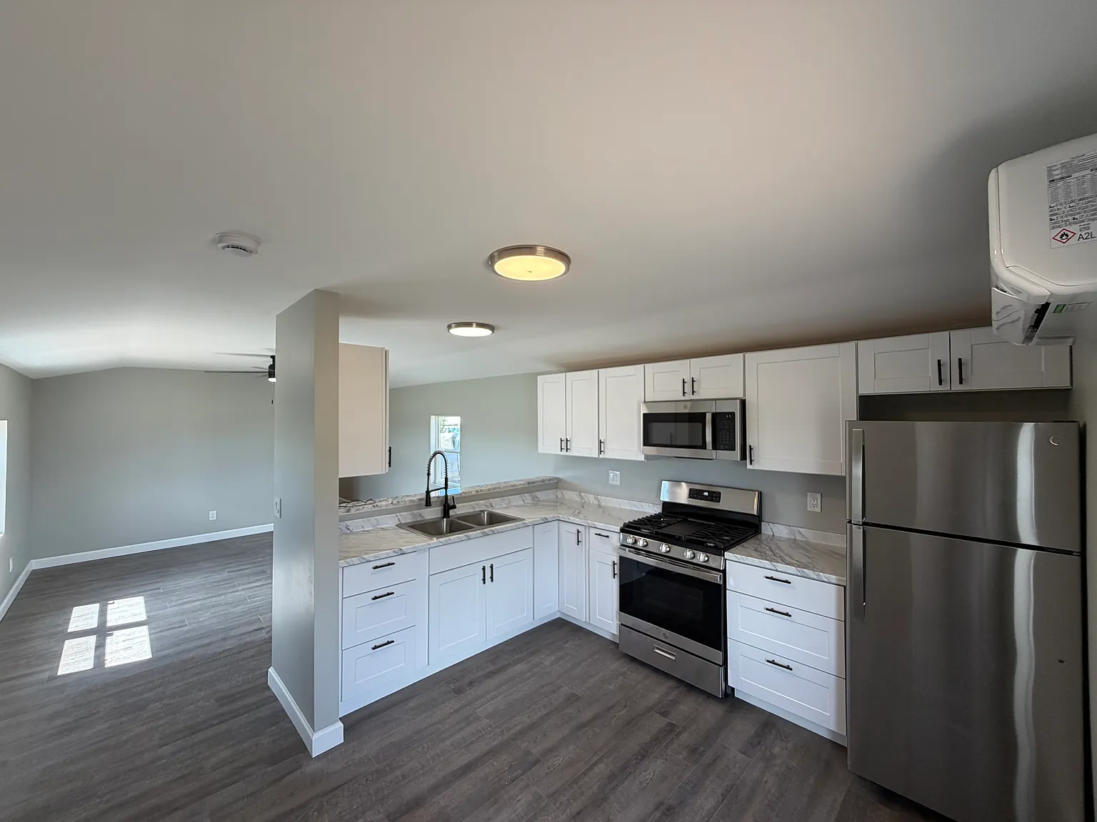 2 bed, 880 sqft, $1,500 — Photo 1