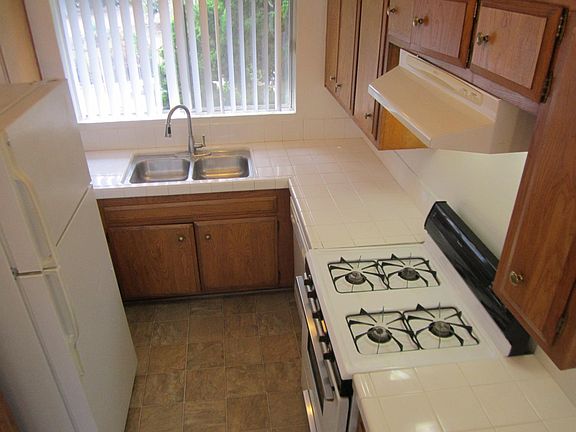 3rd image of 4845 San Gordiano Ave APT B